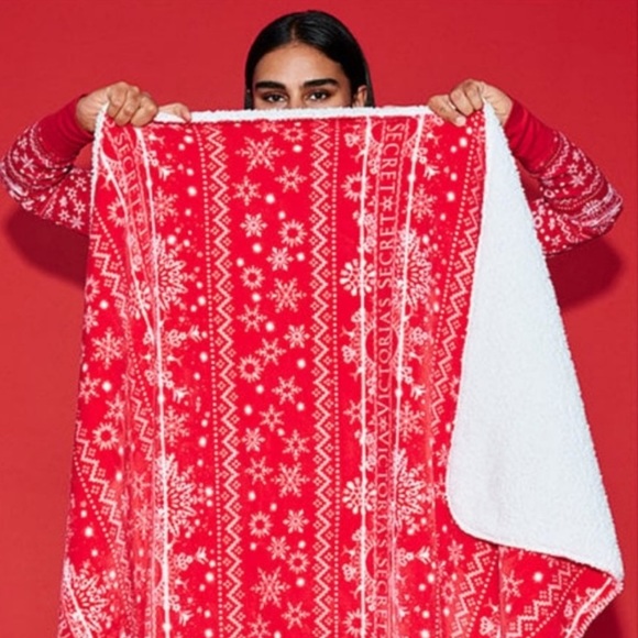 NWOT  Victoria’s Secret Sherpa Blanket - Picture 3 of 4